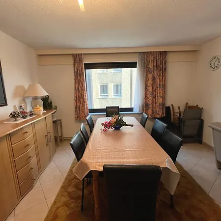 Cozy 3 Bedroom Close To The T111 *